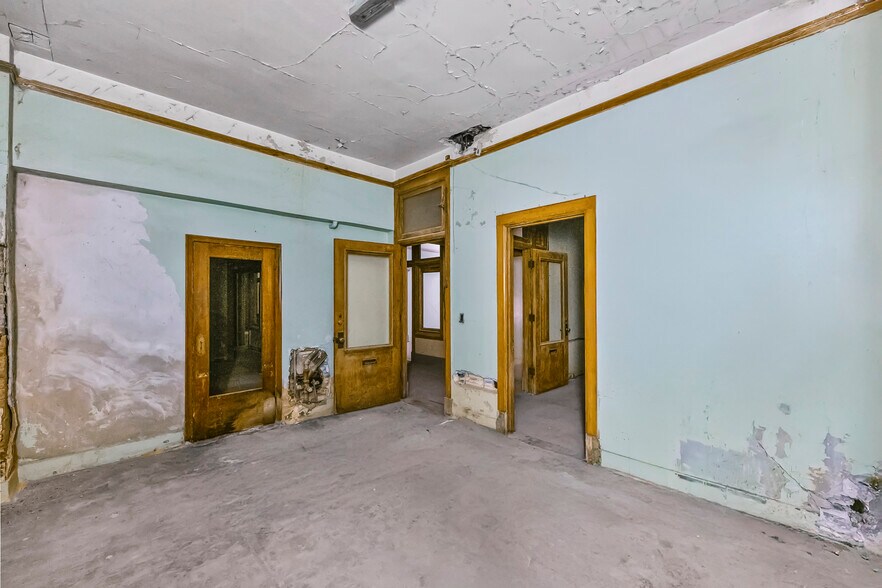 More Photos Of 502 S Main St, Rock Springs General Retail For Sale