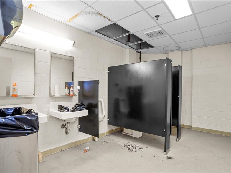 More Photos Of 1819 Spring St, Palestine Specialty For Sale