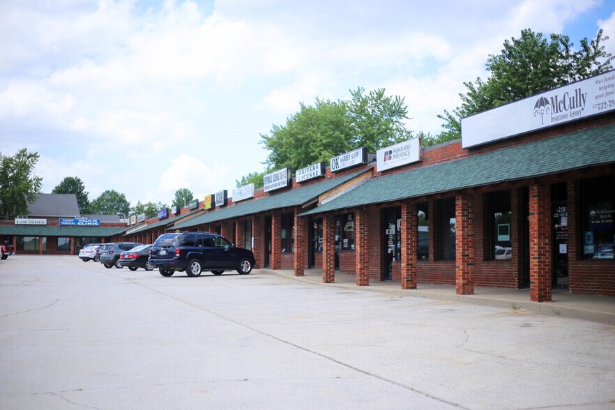 More Photos Of 201 US Highway 60 W, Republic General Retail For Lease