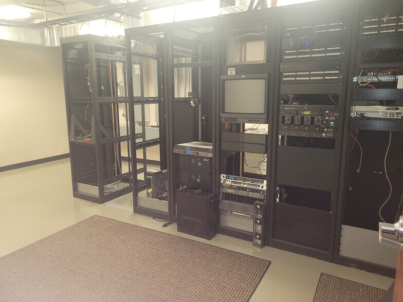 More Photos Of 116 County Line Rd W, Westerville Loft Creative Space For Sale