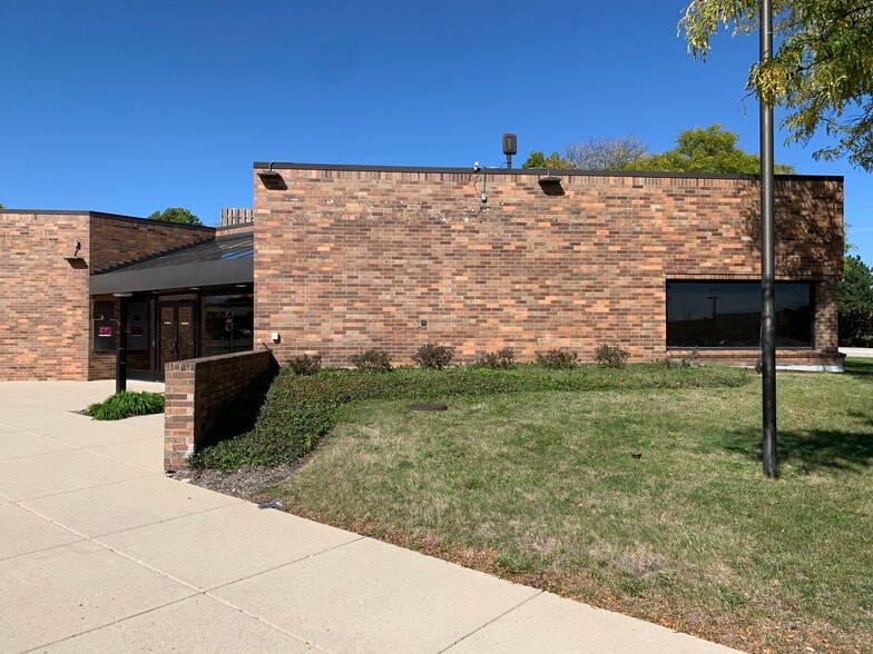 More Photos Of 1355 W Dundee Rd, Buffalo Grove Bank For Lease