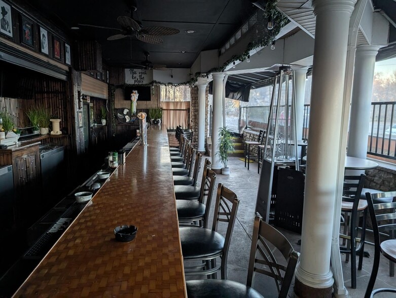 More Photos Of 14952 Pearl Rd, Strongsville Freestanding For Lease