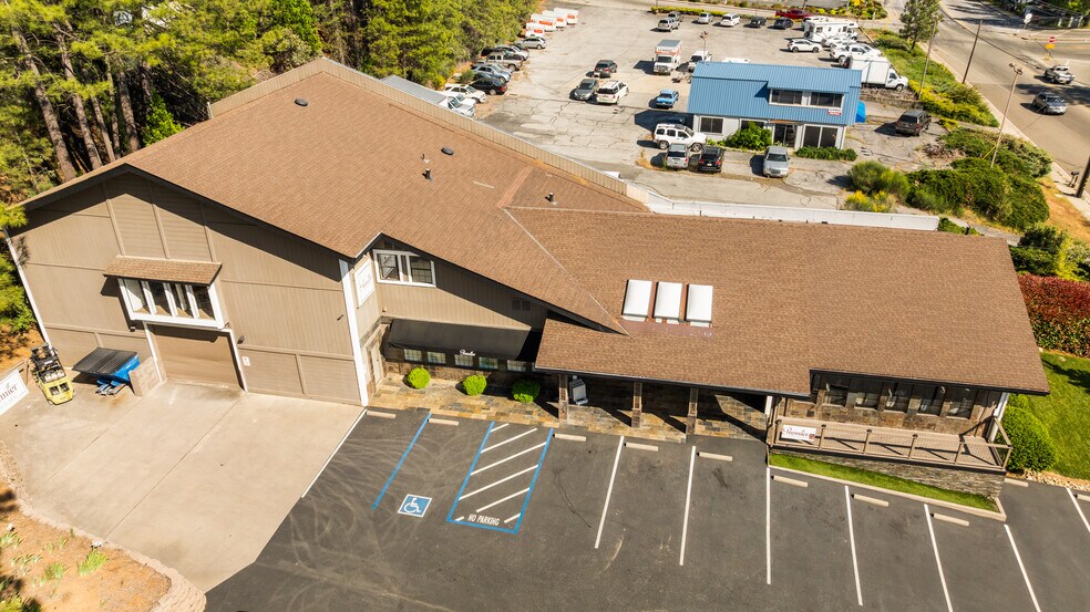 More Photos Of 807 S Auburn St, Grass Valley Showroom For Sale