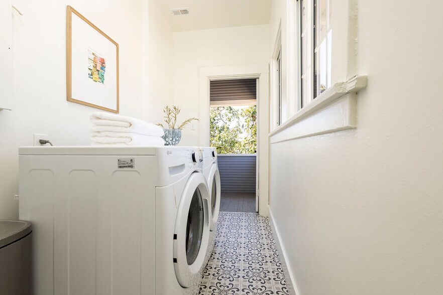 More Photos Of 1053 Hudson ave, Los Angeles Apartments For Sale