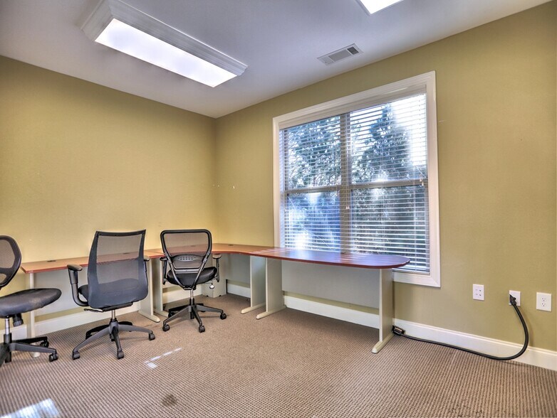 More Photos Of 2487 Cedarcrest Rd, Acworth Office For Lease