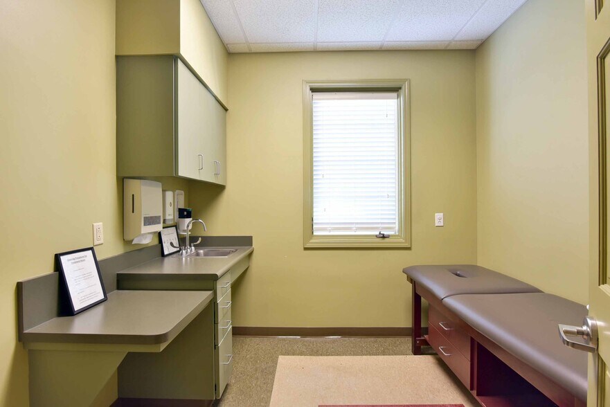 More Photos Of 354 E Washington Ave, Ashburn Healthcare For Sale