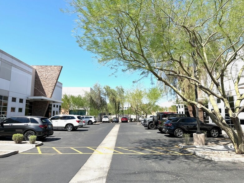 More Photos Of 2222 W Parkside Ln, Phoenix Light Manufacturing For Sale