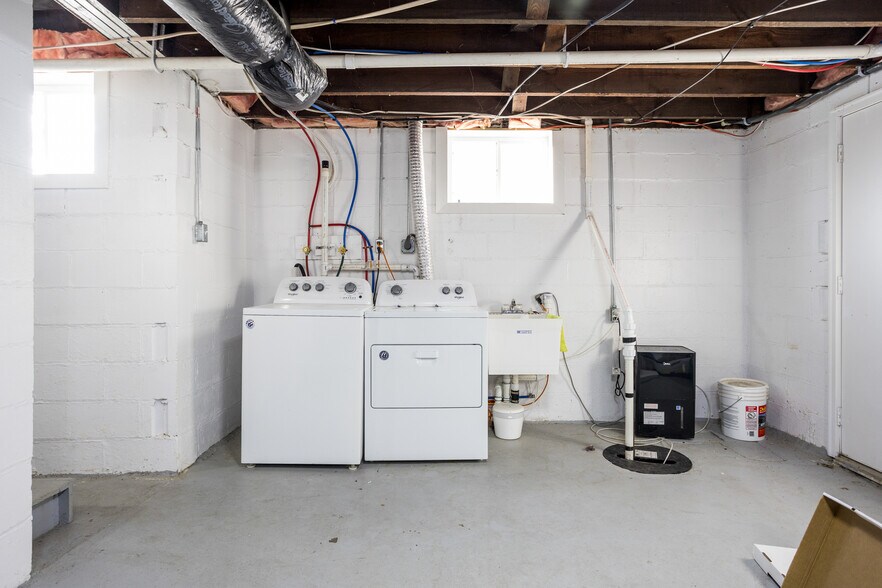 More Photos Of 502 W Main St, Danville Office For Sale