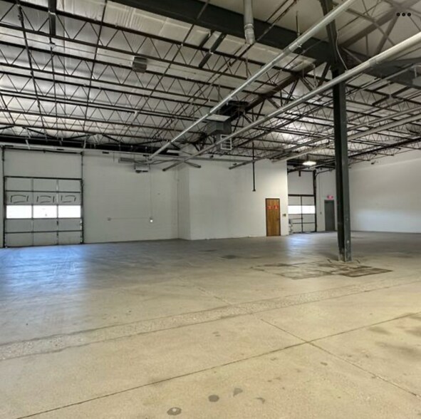 More Photos Of 422 Wards Corner Rd, Loveland Showroom For Lease