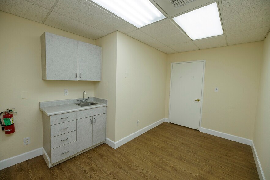 More Photos Of 1130 Coffee Rd, Modesto Medical For Sale