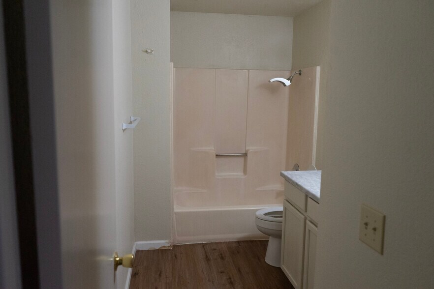 More Photos Of 1491-1499 Bellevue Rd, Atwater Apartments For Sale