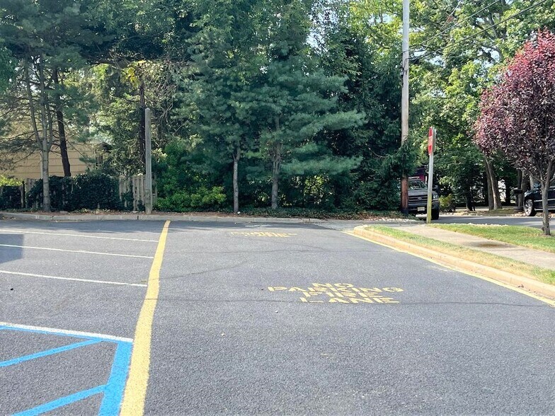 More Photos Of 366 Herbertsville Rd, Brick Medical For Lease