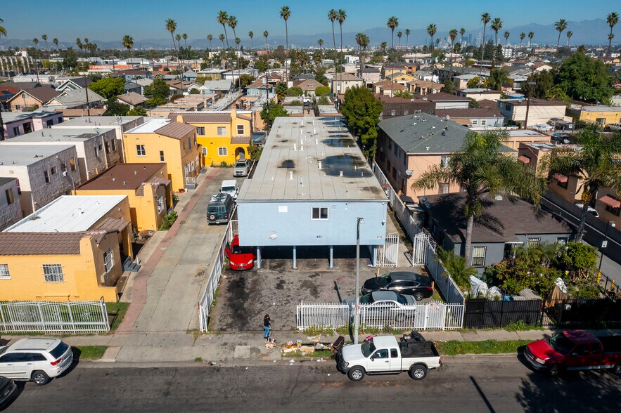 More Photos Of 921 W 82nd St, Los Angeles Apartments For Sale