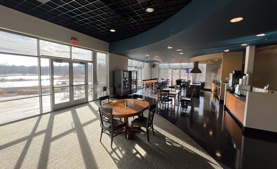 More Photos Of 16790 NE Mason St, Portland Flex For Lease