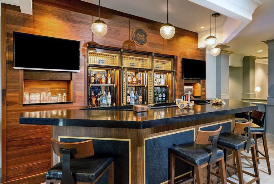 More Photos Of 327 Fountains Pky, Fairview Heights Hotel For Sale