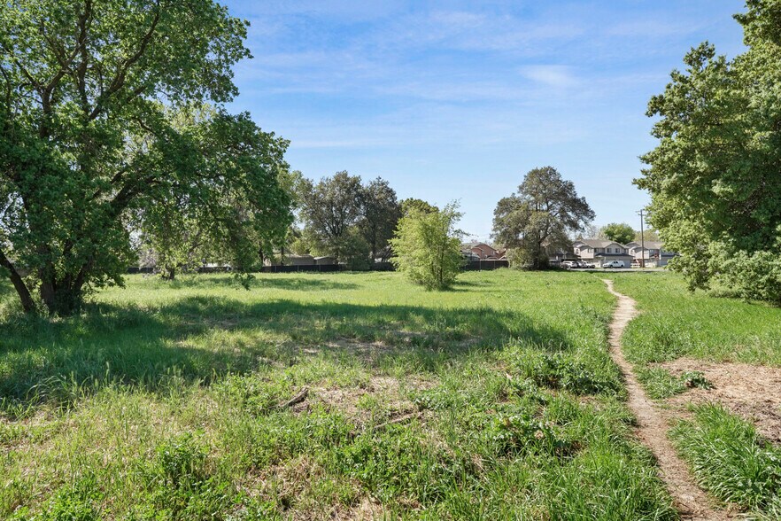 More Photos Of 114 F St, Galt Land For Sale