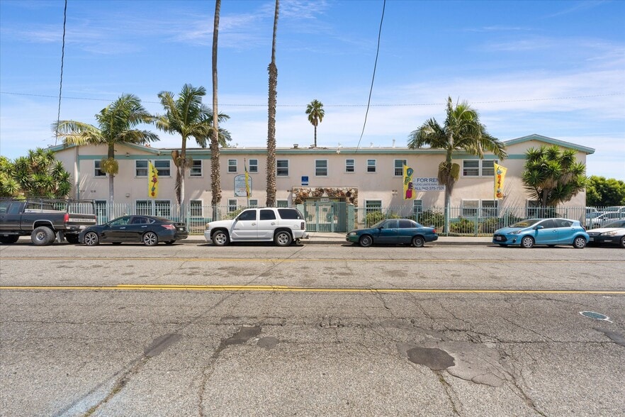 More Photos Of 10600 S Inglewood Ave, Inglewood Apartments For Sale