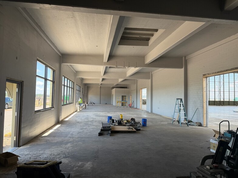 More Photos Of 8100 Airbus Military Dr, Mobile Airplane Hangar For Lease