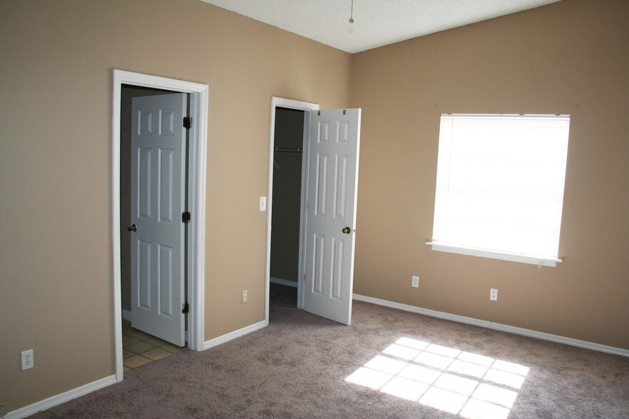 More Photos Of 128 Douglas Rd W, Oldsmar Apartments For Sale