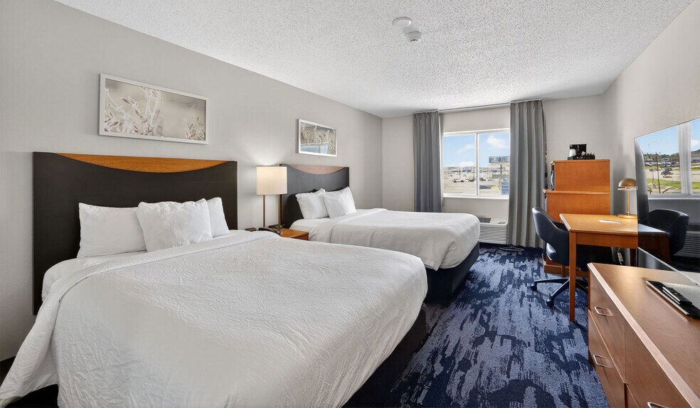 More Photos Of 1945 W Southwest Loop 323, Tyler Hotel For Sale