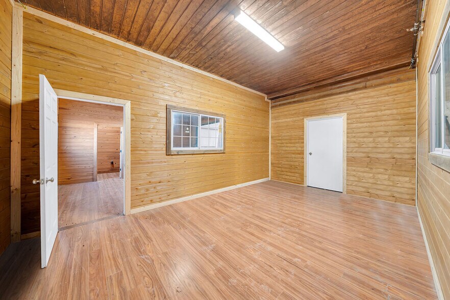 More Photos Of 3411 FM465, Seguin Warehouse For Lease