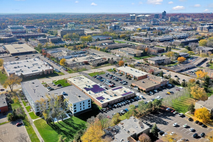 More Photos Of 4200-4250 76th St W, Edina Light Distribution For Sale