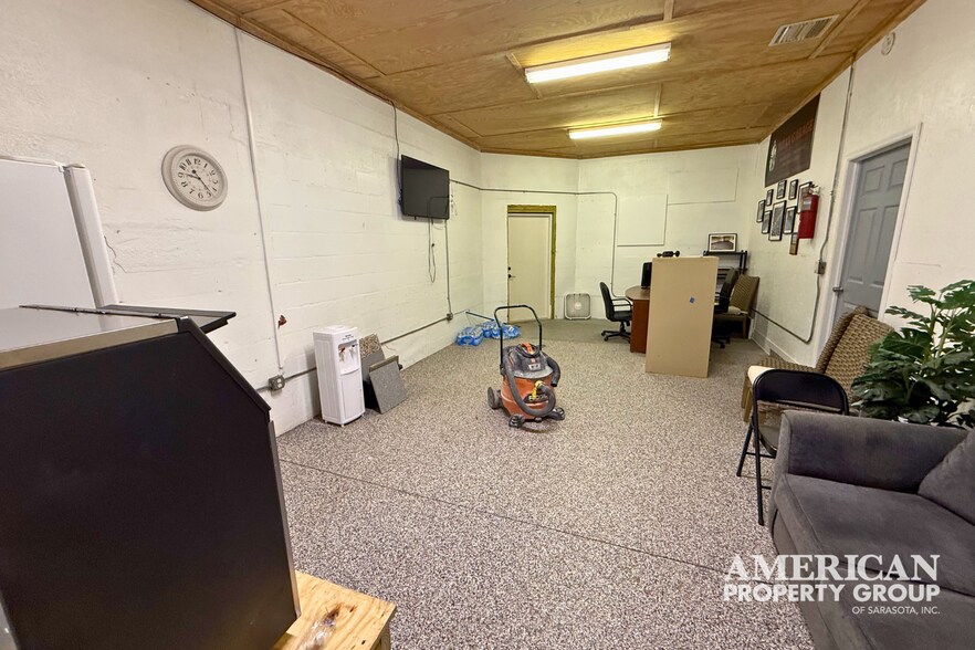 More Photos Of 2501 1st Ave E, Palmetto Warehouse For Sale