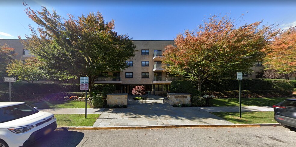 More Photos Of 20-24 Park Pl, Great Neck Office Residential For Lease