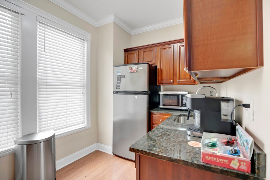 More Photos Of 901 E Washington St, Orlando Office For Sale
