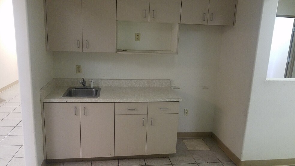 More Photos Of 220 E Horizon Dr, Henderson Office For Sale