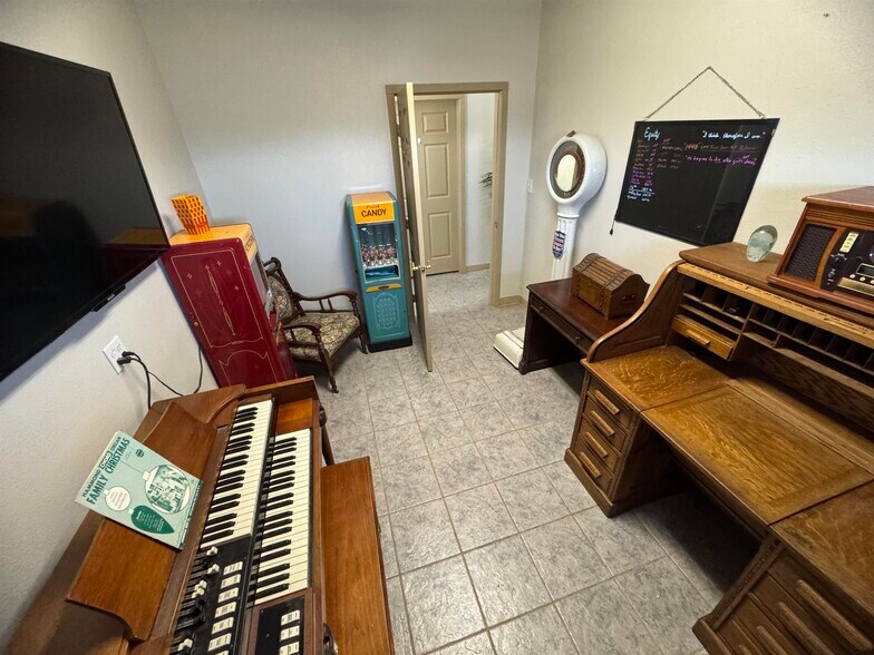 More Photos Of 1909 Indian Wells Rd, Alamogordo Loft Creative Space For Sale