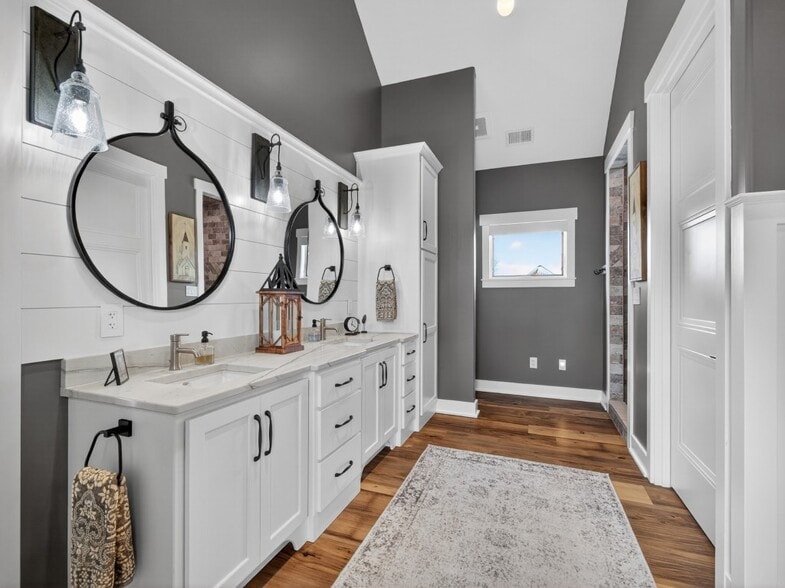 More Photos Of 15306 Covington Rd, Fort Wayne Flex For Sale