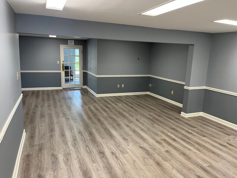 More Photos Of 131 Indian Lake Rd, Hendersonville Loft Creative Space For Lease