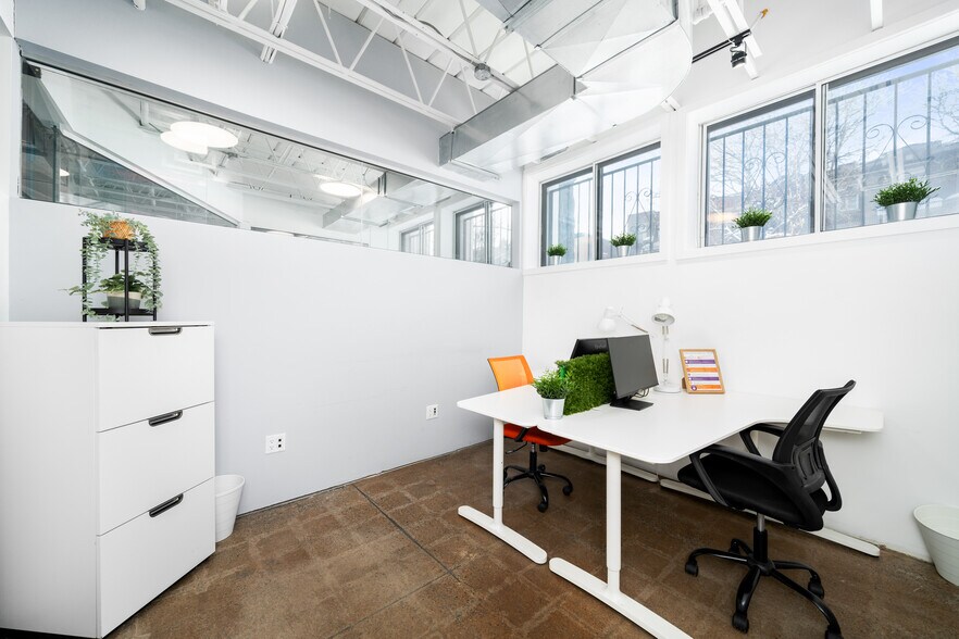 More Photos Of 880 Rue Roy E, Montréal Office For Lease