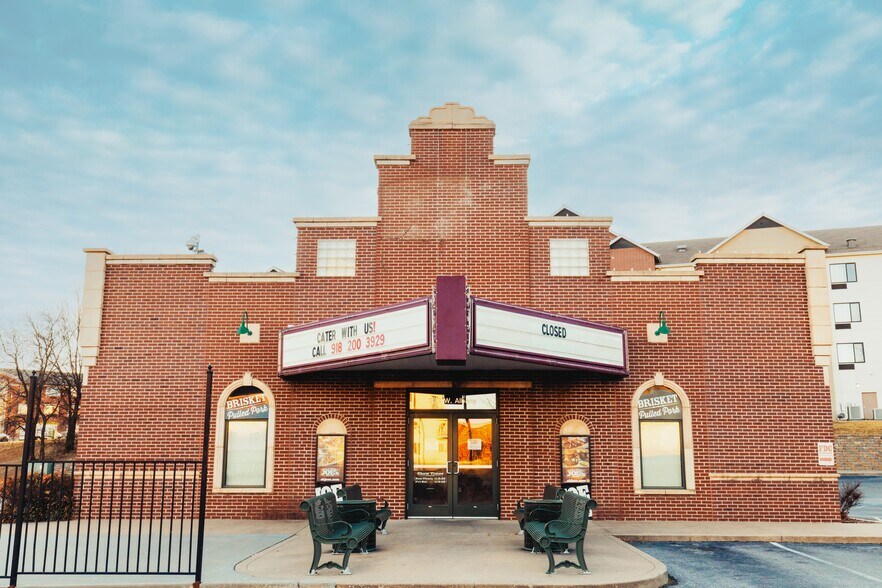 Primary Photo Of 333 W Albany St, Broken Arrow Restaurant For Sale