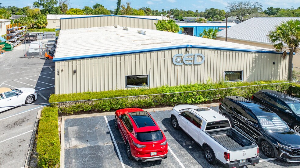 More Photos Of 809 Swift St, Daytona Beach Warehouse For Lease