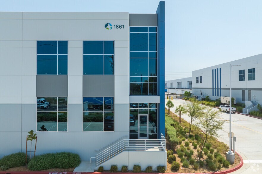 More Photos Of 1861 Mountain View, Redlands Distribution For Lease