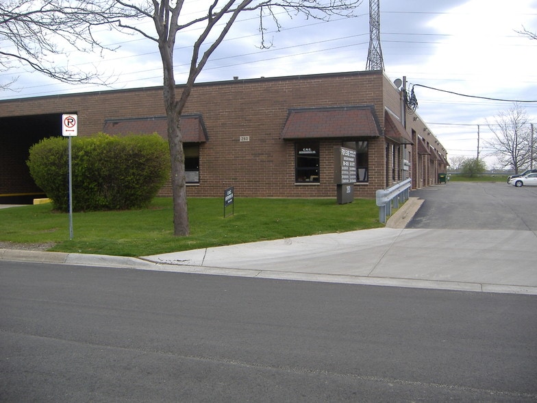 More Photos Of 260 Cortland Ave, Lombard Warehouse For Lease