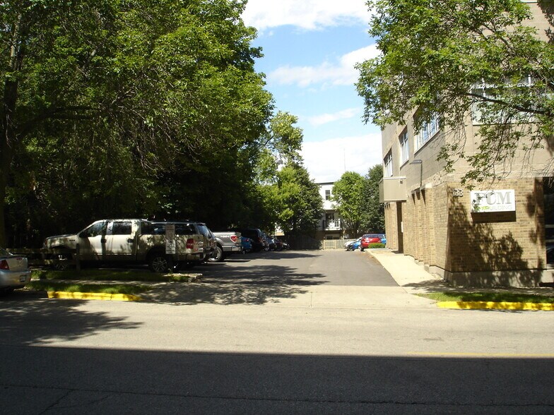 More Photos Of 133 S Butler St, Madison Office For Lease