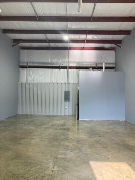 More Photos Of 2431 Washington Avenue, Jonesboro Light Distribution For Lease