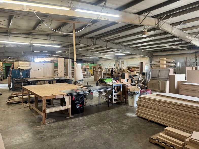 More Photos Of 204 S Hominy Ave, Skiatook Industrial For Sale