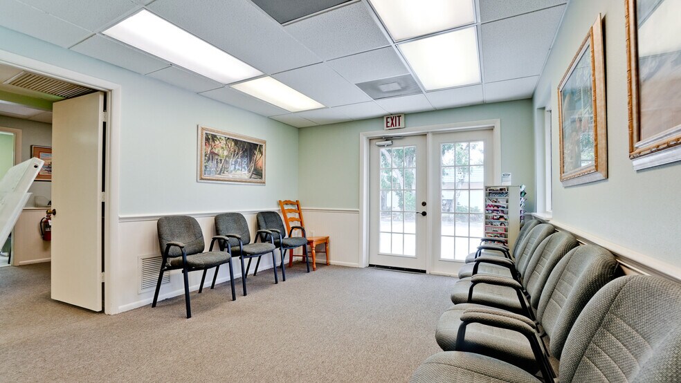 More Photos Of 3003 26th St, Bradenton Medical For Sale