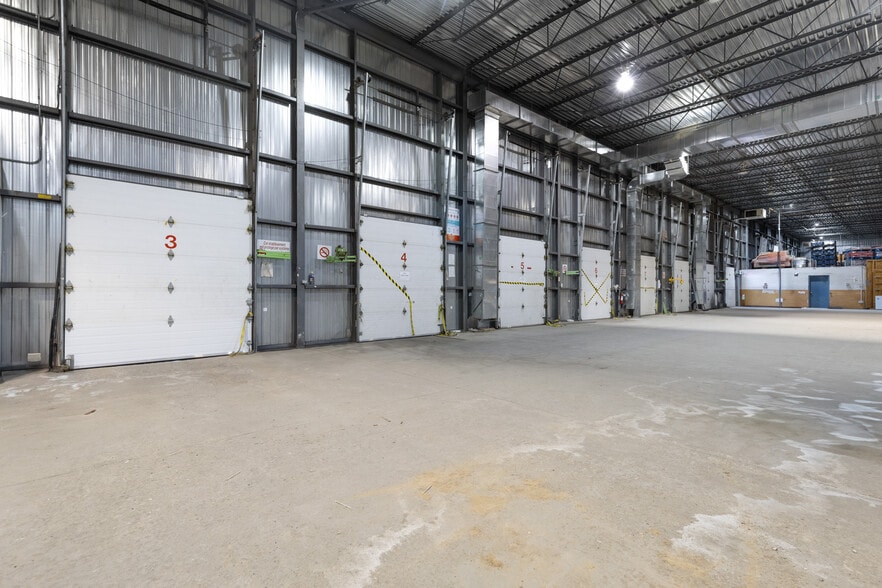 More Photos Of 1665 Rue Atmec, Gatineau Distribution For Lease