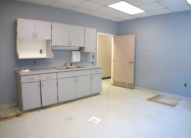 More Photos Of 9015 Brook Rd, Glen Allen Freestanding For Lease