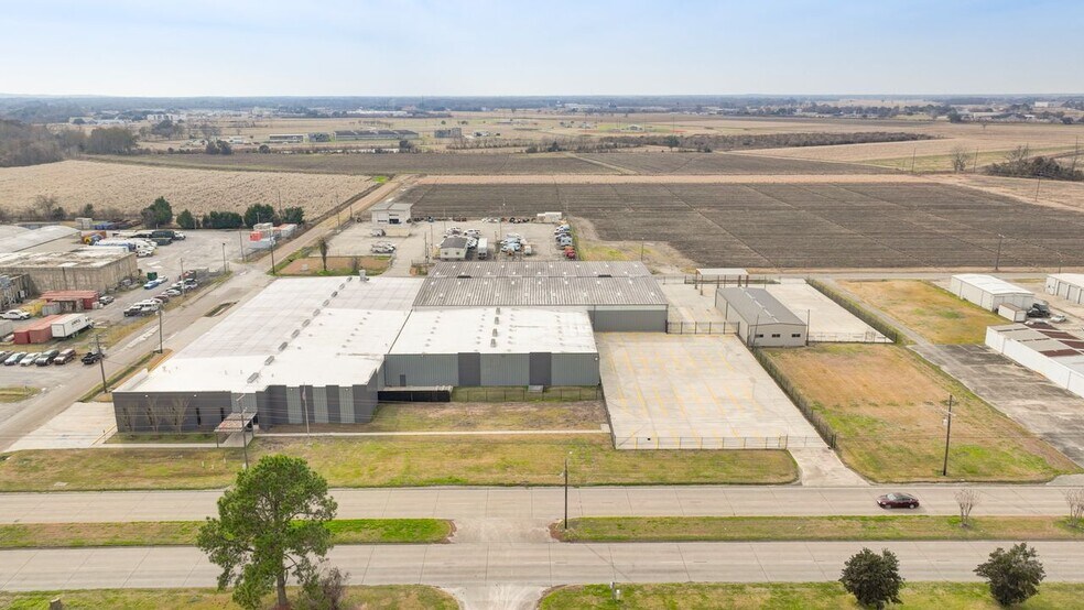 More Photos Of 403 W Admiral Doyle Dr, New Iberia Distribution For Lease