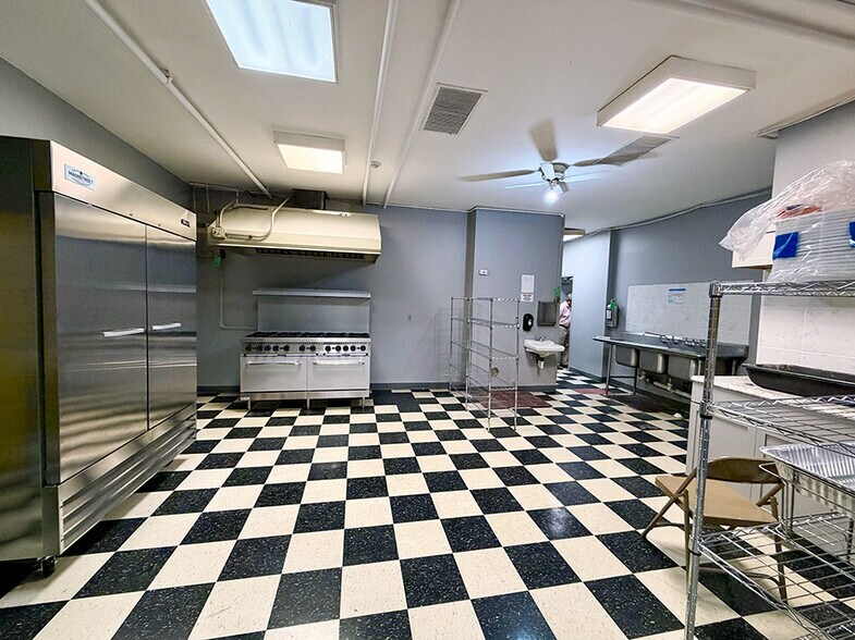 More Photos Of 1004 Gaty ave, East Saint Louis General Retail For Sale