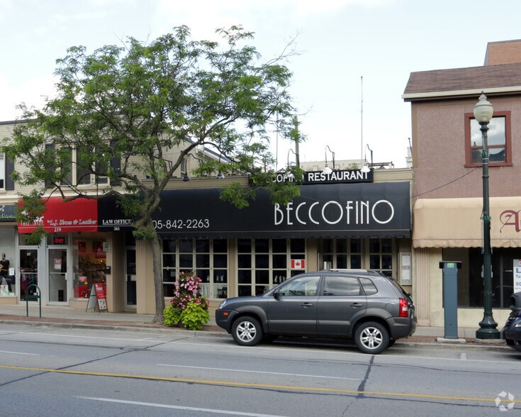 Primary Photo Of 263 Lakeshore Rd E, Oakville Storefront For Lease