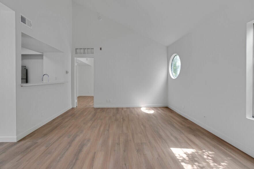 More Photos Of 519 South St, Glendale Apartments For Sale