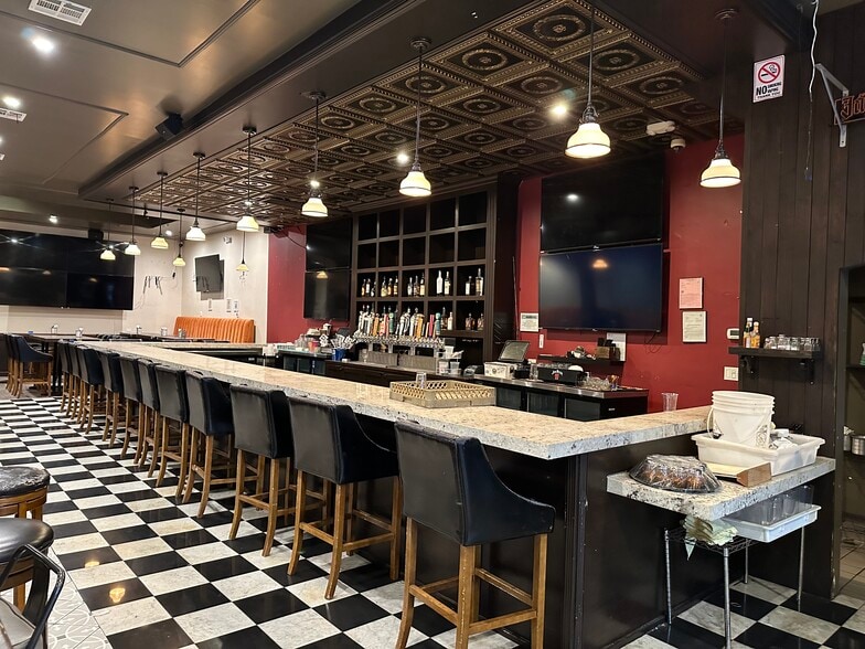 More Photos Of 141-143 N La Brea Ave, Los Angeles Restaurant For Sale