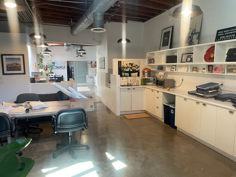 More Photos Of 1733-1737 Abbot Kinney Blvd, Venice Storefront Retail Office For Lease